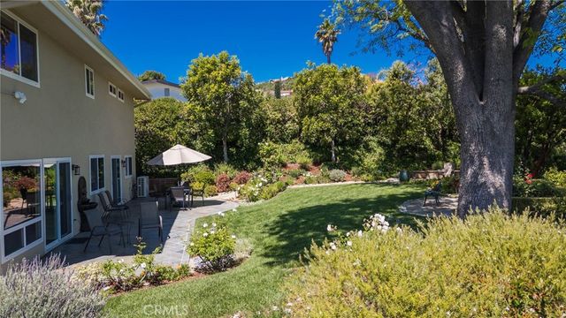24529 Calvert Street, Woodland Hills, CA 91367