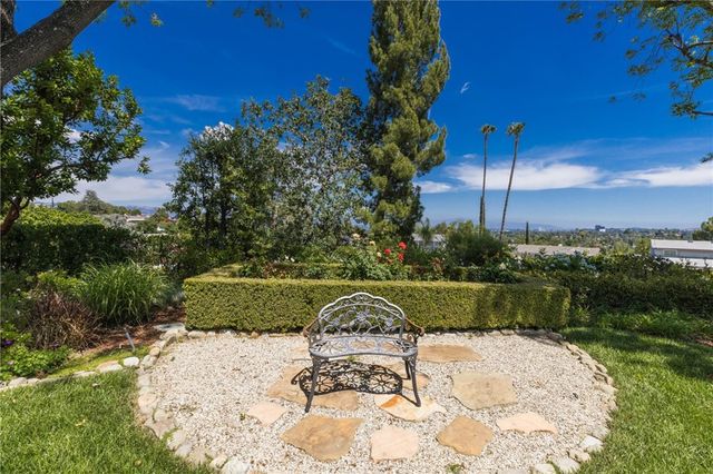 24529 Calvert Street, Woodland Hills, CA 91367