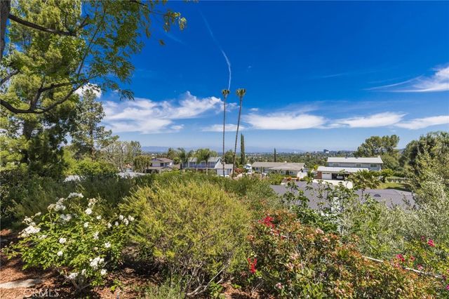 24529 Calvert Street, Woodland Hills, CA 91367