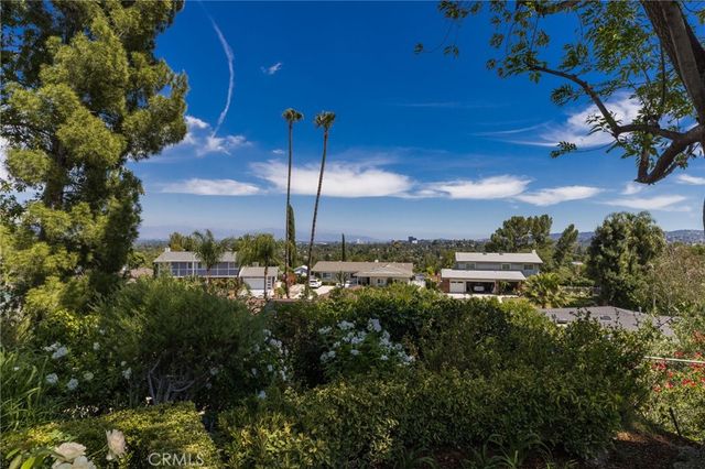 24529 Calvert Street, Woodland Hills, CA 91367