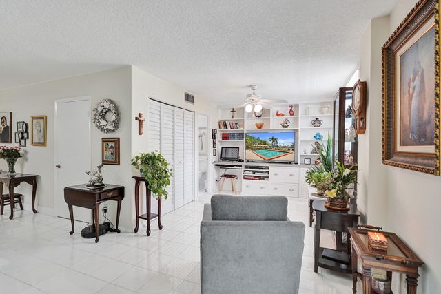 6461 NW 2nd Avenue Five, Boca Raton, FL 33487
