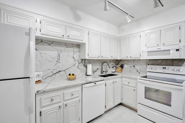 6461 NW 2nd Avenue Five, Boca Raton, FL 33487