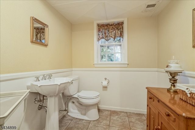 1110 Minisink Way, Westfield Town, NJ 07090