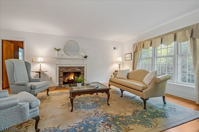 1110 Minisink Way, Westfield Town, NJ 07090