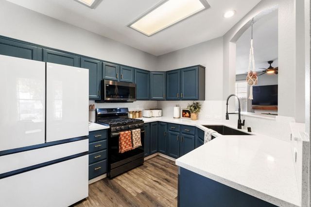 711 N Sacramento Street, Tulare, CA 93274