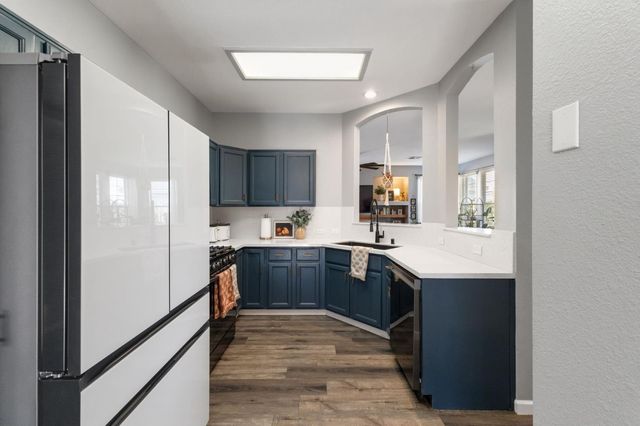 711 N Sacramento Street, Tulare, CA 93274