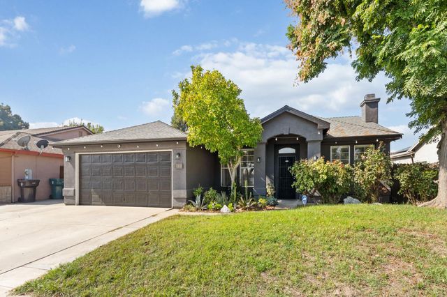 711 N Sacramento Street, Tulare, CA 93274