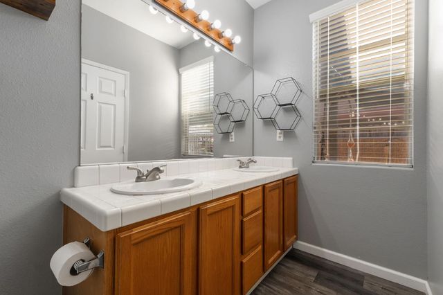 711 N Sacramento Street, Tulare, CA 93274