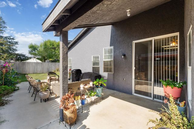 711 N Sacramento Street, Tulare, CA 93274