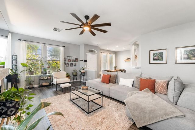 711 N Sacramento Street, Tulare, CA 93274