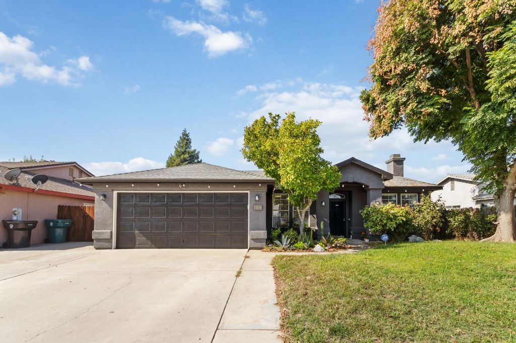 711 N Sacramento Street, Tulare, CA 93274