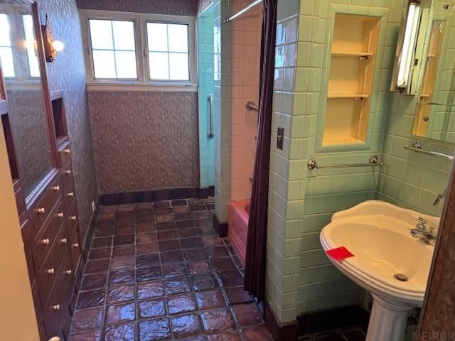 301 Riverside Drive, Charles City, IA 50616