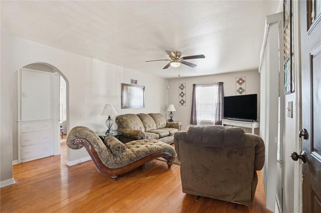 6745 Cleveland Avenue, Kansas City, MO 64132