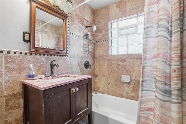 6745 Cleveland Avenue, Kansas City, MO 64132