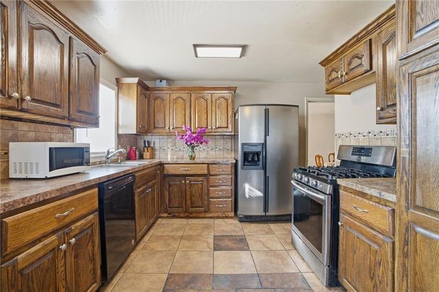 6745 Cleveland Avenue, Kansas City, MO 64132