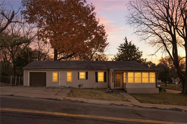 6745 Cleveland Avenue, Kansas City, MO 64132