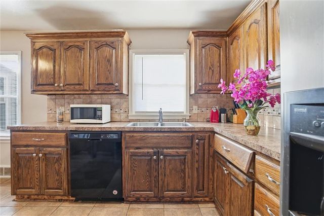 6745 Cleveland Avenue, Kansas City, MO 64132