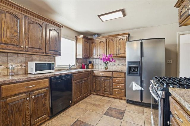 6745 Cleveland Avenue, Kansas City, MO 64132