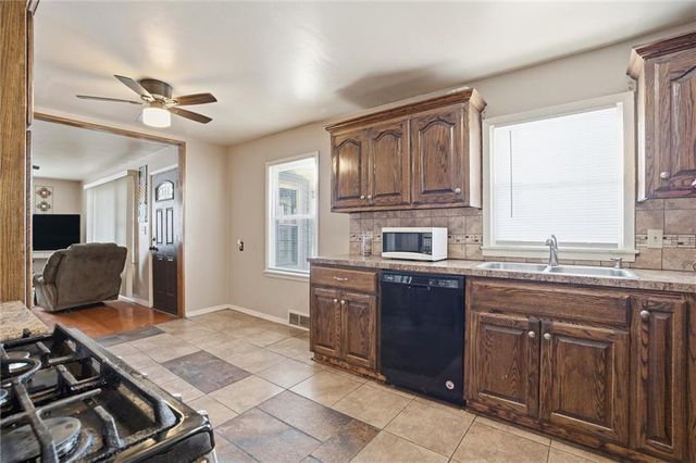 6745 Cleveland Avenue, Kansas City, MO 64132