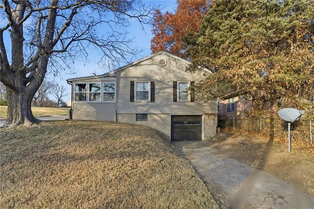 6745 Cleveland Avenue, Kansas City, MO 64132