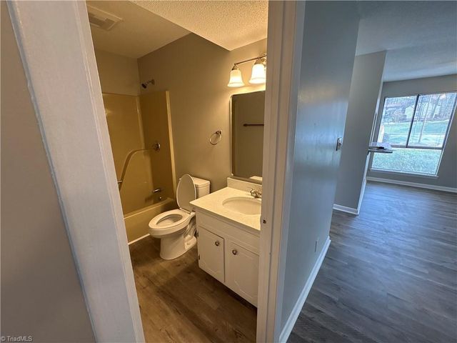 126 Turnwood Lane, Winston-salem, NC 27104