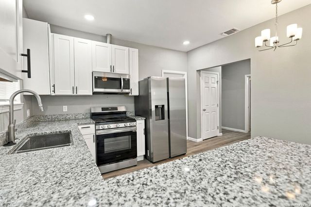 129 Jeffrey, San Antonio, TX 78201