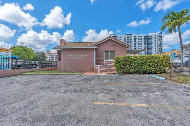 1437 SW 1st St, Miami, FL 33135