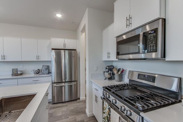 2037 N Rogers Lane, Clovis, CA 93619