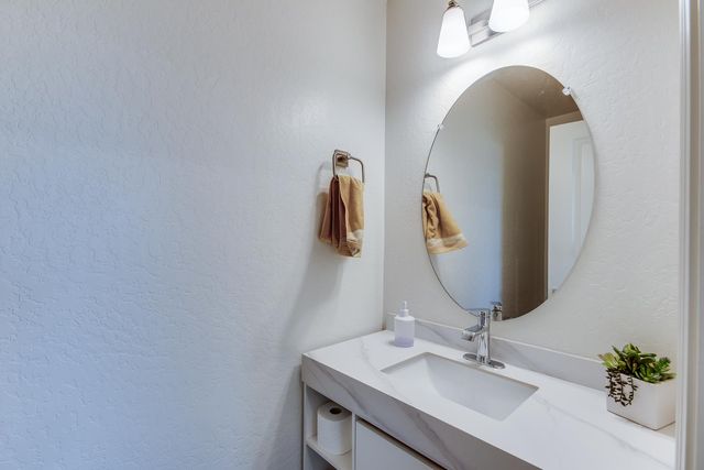 2037 N Rogers Lane, Clovis, CA 93619