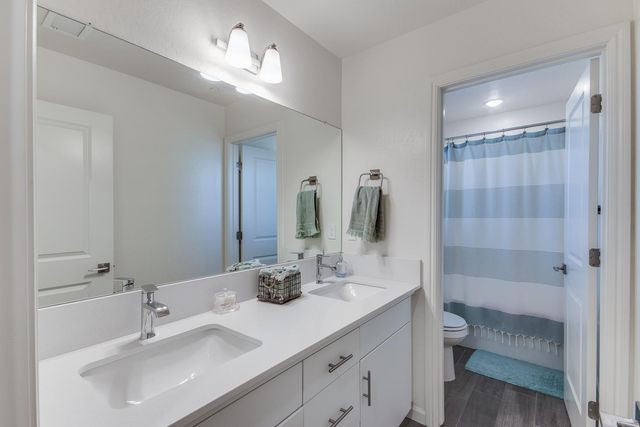 2037 N Rogers Lane, Clovis, CA 93619