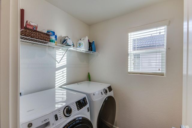 2037 N Rogers Lane, Clovis, CA 93619