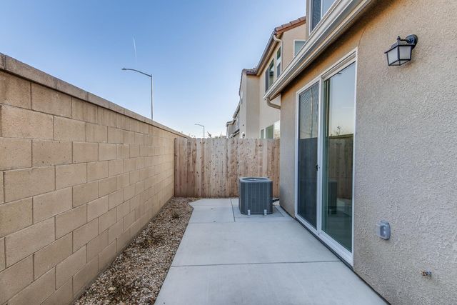 2037 N Rogers Lane, Clovis, CA 93619