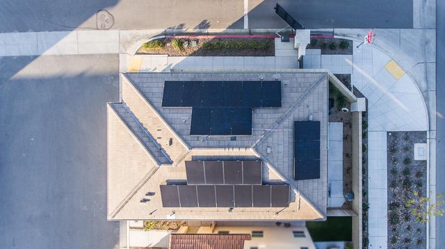 2037 N Rogers Lane, Clovis, CA 93619