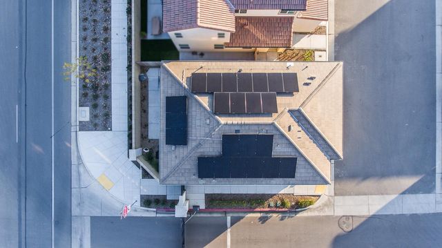 2037 N Rogers Lane, Clovis, CA 93619