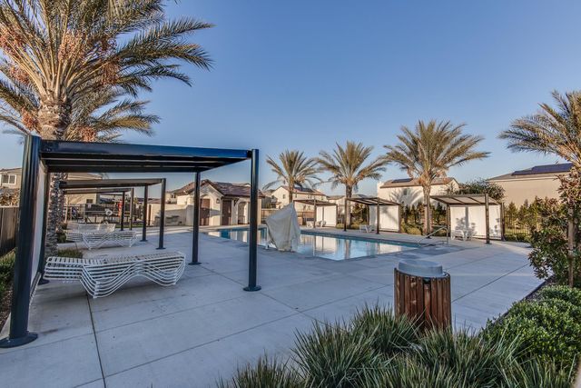 2037 N Rogers Lane, Clovis, CA 93619