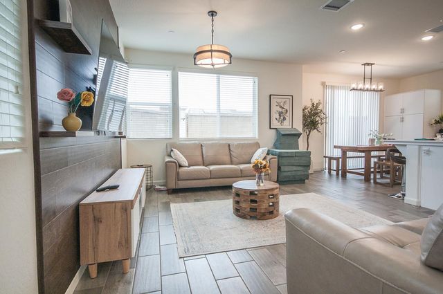 2037 N Rogers Lane, Clovis, CA 93619