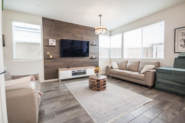 2037 N Rogers Lane, Clovis, CA 93619