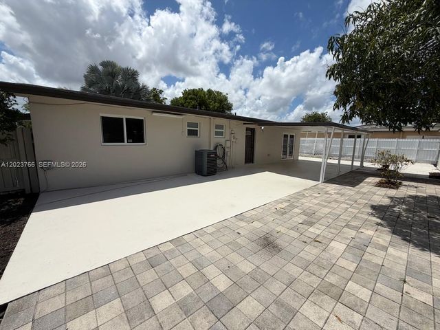 19255 NW 47th Pl, Miami Gardens, FL 33055