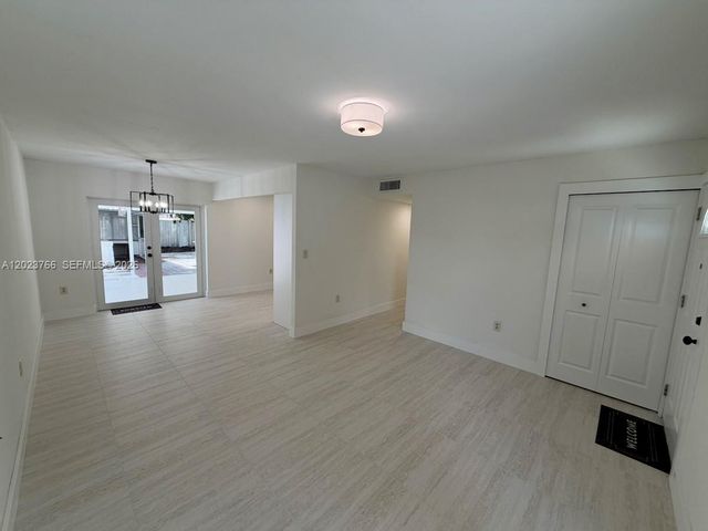 19255 NW 47th Pl, Miami Gardens, FL 33055