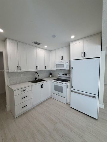 19255 NW 47th Pl, Miami Gardens, FL 33055