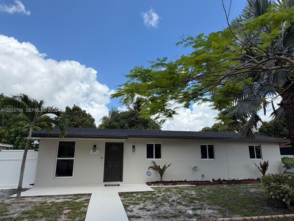 19255 NW 47th Pl, Miami Gardens, FL 33055