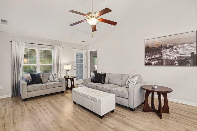 400 Stafford Dr., Myrtle Beach, SC 29579