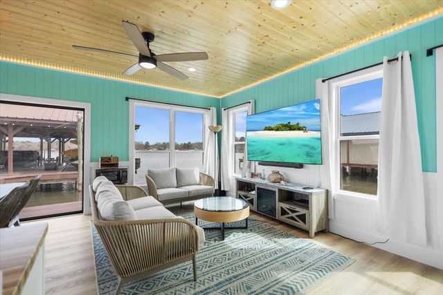 16835 Cardinal Lane, Troup, TX 75789