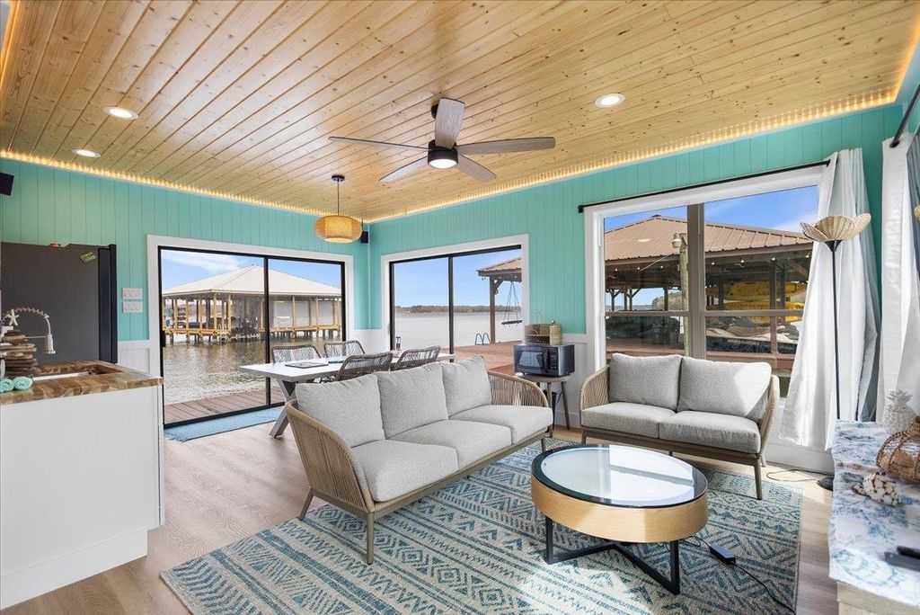 16835 Cardinal Lane, Troup, TX 75789