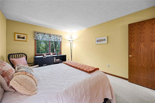 477 Maplewoods Lane, Webster, NY 14580