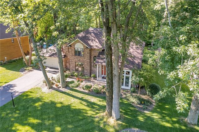 477 Maplewoods Lane, Webster, NY 14580