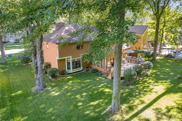 477 Maplewoods Lane, Webster, NY 14580