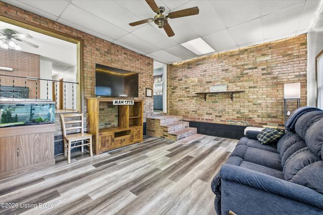 2598 Weavers Run Rd, West Point, KY 40177