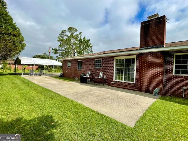 803 E Barnard Street, Glennville, GA 30427