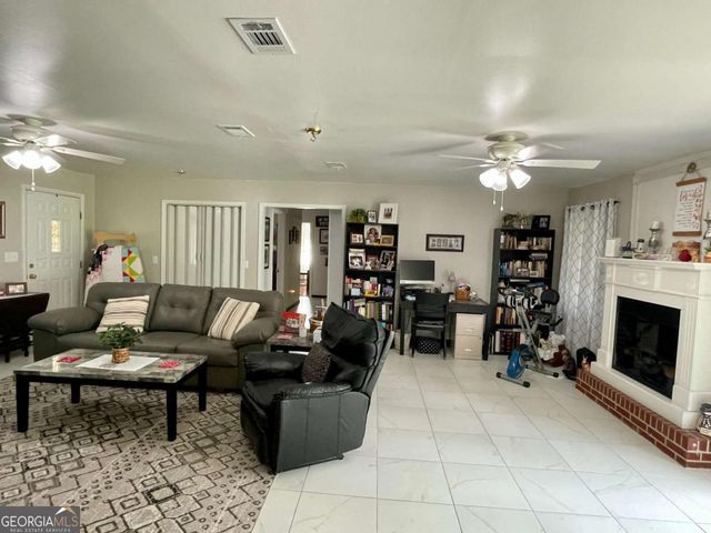 803 E Barnard Street, Glennville, GA 30427